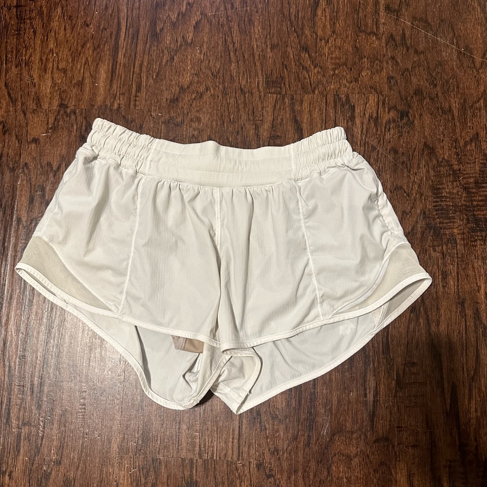 Lululemon hotty hot shorts 2.5 inch